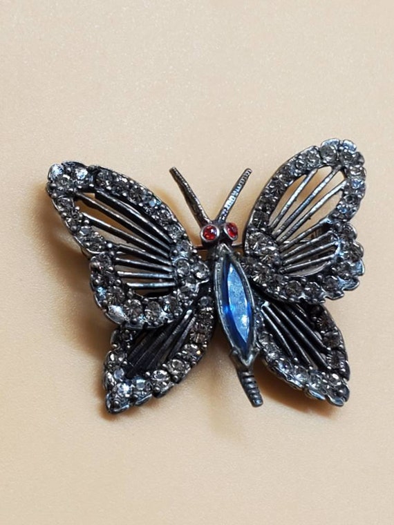 Vintage WEISS Rhinestone Butterfly Brooch with re… - image 10