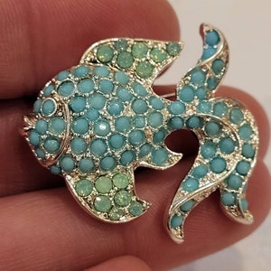 Rare Joan Rivers faux turquoise beaded tropical fish brooch pin