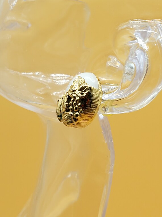 Vintage white glass gold grape cluster earrings - image 4
