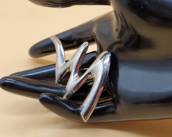 ヴィンテージ風シルバートーンのジグザグ竜巻模様ブローチ - Etsy 日本