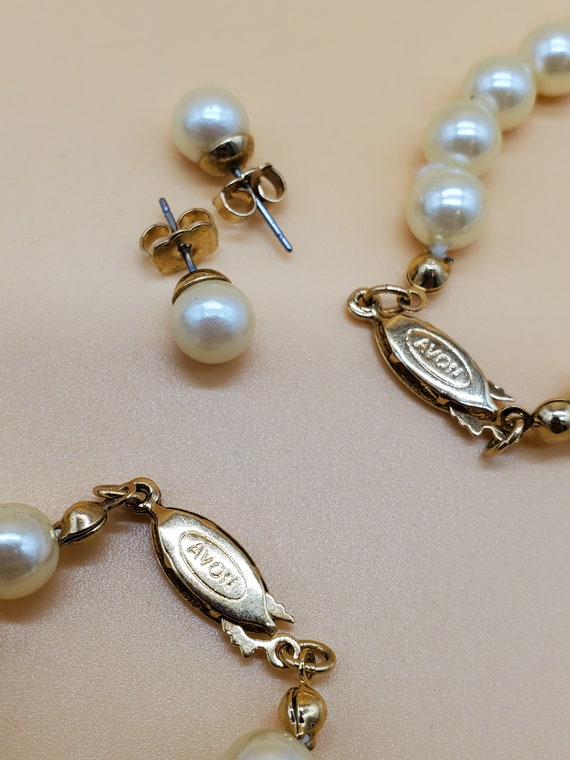 Vintage Avon faux pearl necklace, bracelet,  and … - image 5