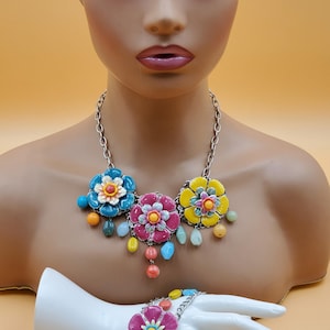 vintage cooorful beaded and enamel painted floral statement necklace with matching bracelet set