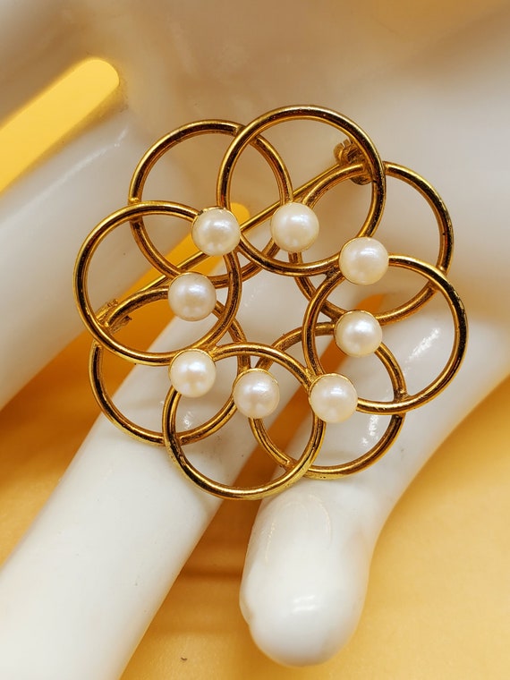 vintage gold plated real pearl linked loops brooch