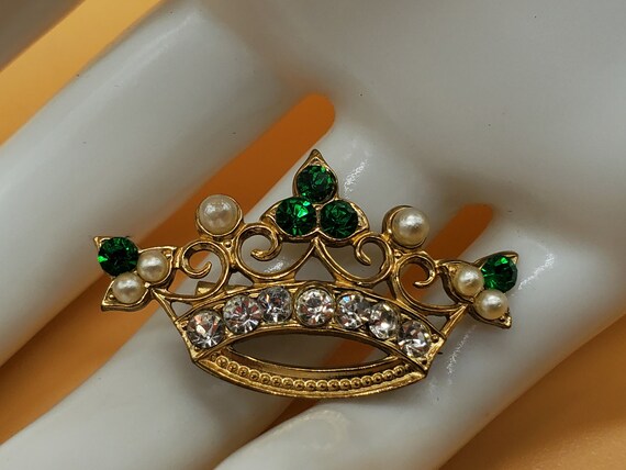 Vintage faux pearl rhinestone crown pin - image 2