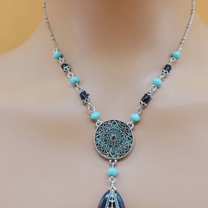 Vintage Avon faux Turquoise accent necklace