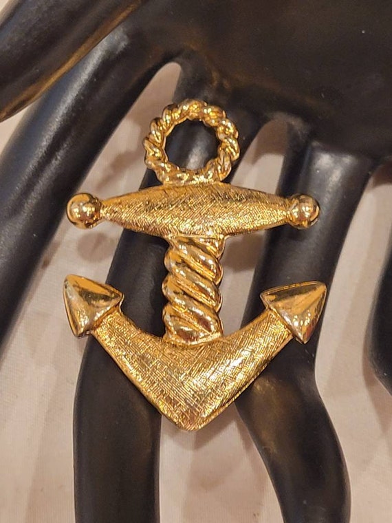 Vintage AK Anne Klein gold tone Anchor pin brooch