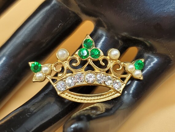 Vintage faux pearl rhinestone crown pin - image 1