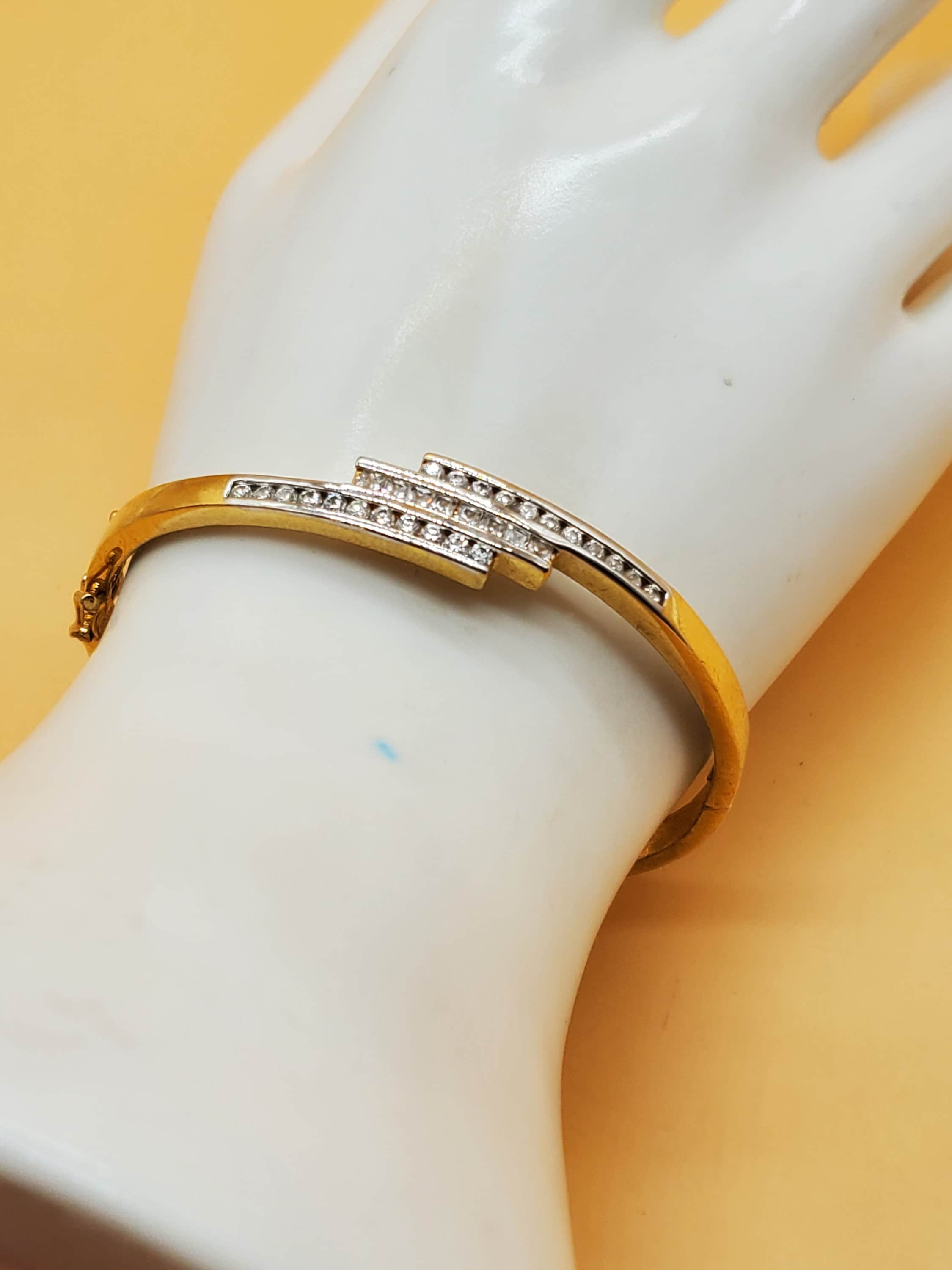 Vintage 60's Chunky Silver Chain In Clear Lucite Bangle