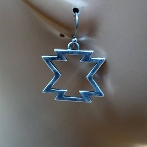Vintage Southwestern style silver tone dangling earrings
