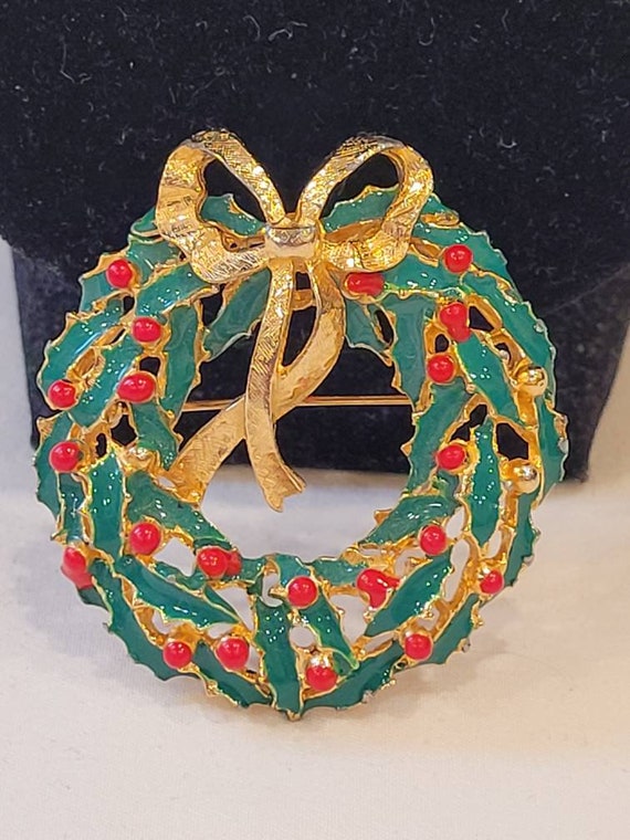 Vintage Mimi Di N 1988 Holiday Wreath brooch