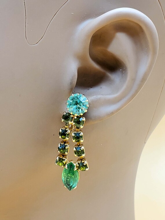 Vintage dangling green rhinestone clip on earrings - image 4