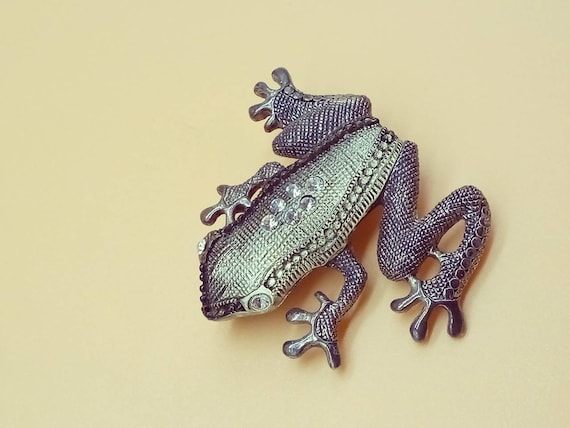 Vintage metallic tone rhinestone tree frog brooch - image 1