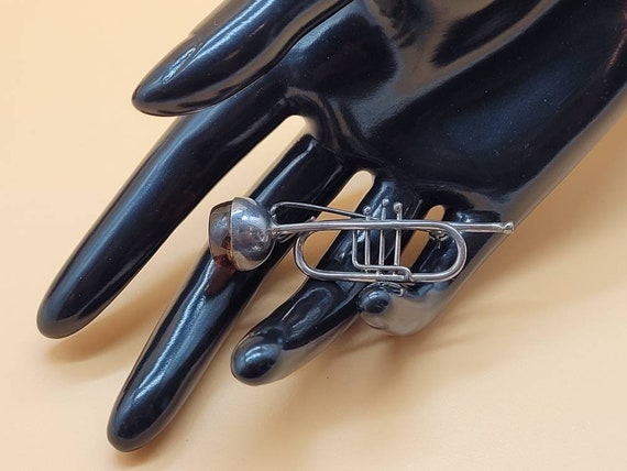 Vintage sterling silver trumpet brooch - image 6