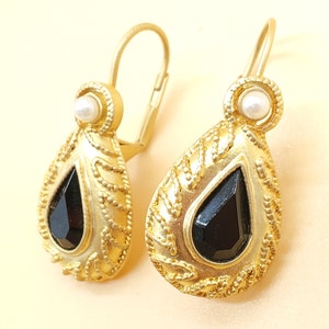 Vintage gold tone black center Etruscan style earrings