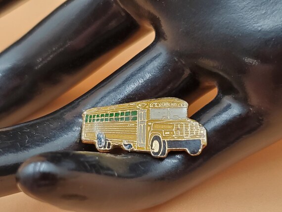 vintage small enamel School Bus lapel pin - Gem