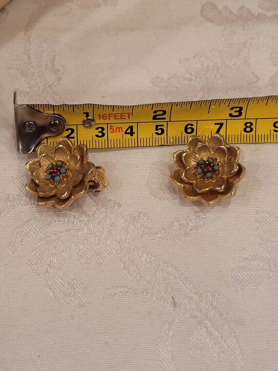 Vintage Polcini gold tone flower earrings with fa… - image 7