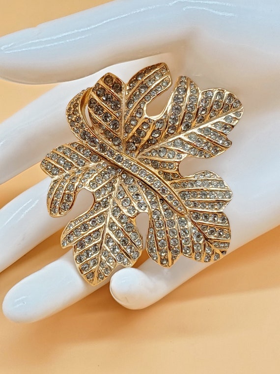 Vintage Ciner XL gold tone Pave rhinestone leaf br