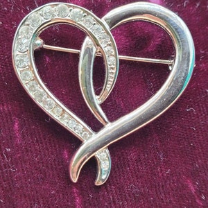 Vintage silver tone heart brooch with ear rhinestone accents