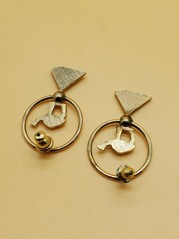 vintage gold tone flipable Camel Pyramid earrings - image 6