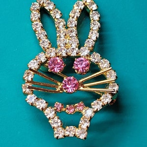 Vintage rhinestone bunny head pin