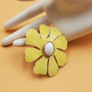 Vintage Sandor yellow enamel flower brooch