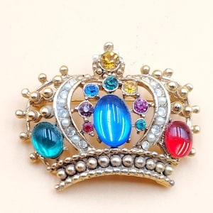 vintage gold tone jeweled royal crown brooch