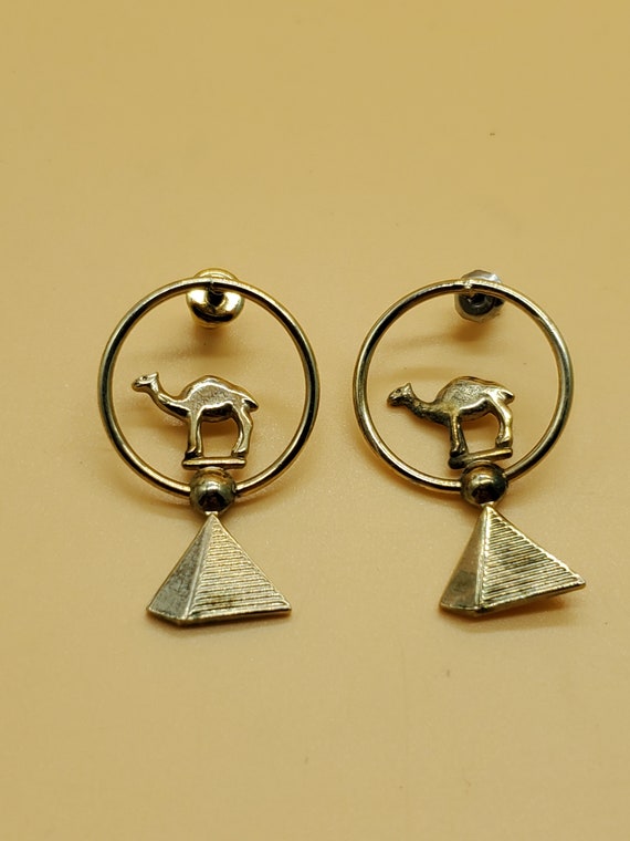vintage gold tone flipable Camel Pyramid earrings - image 3