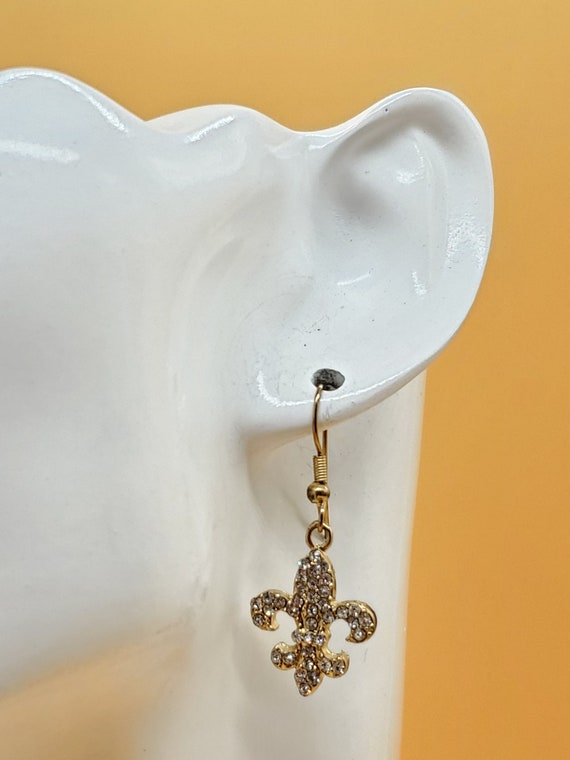 Vintage rhinestone Fleur-de-lis dangling earrings - image 6