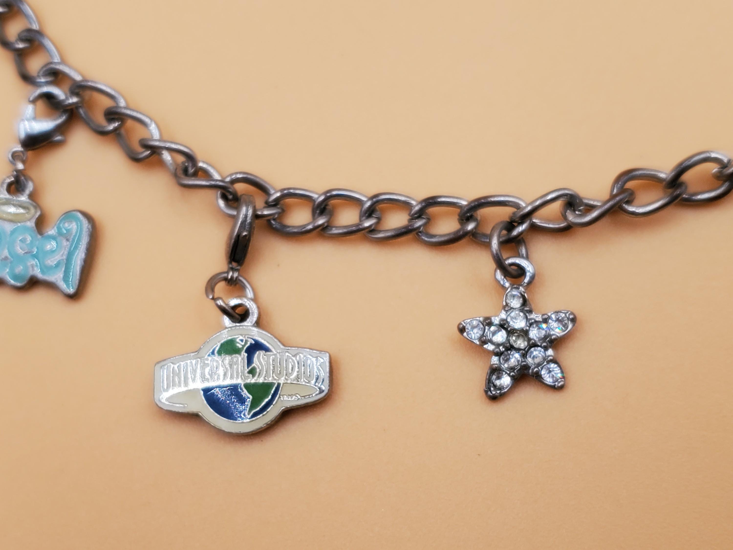 カチューシャ・被り物・帽子 Universal Studios Pewter Charm Bracelet カチューシャ・被り物・帽子 Universal Studios Pewter Charm