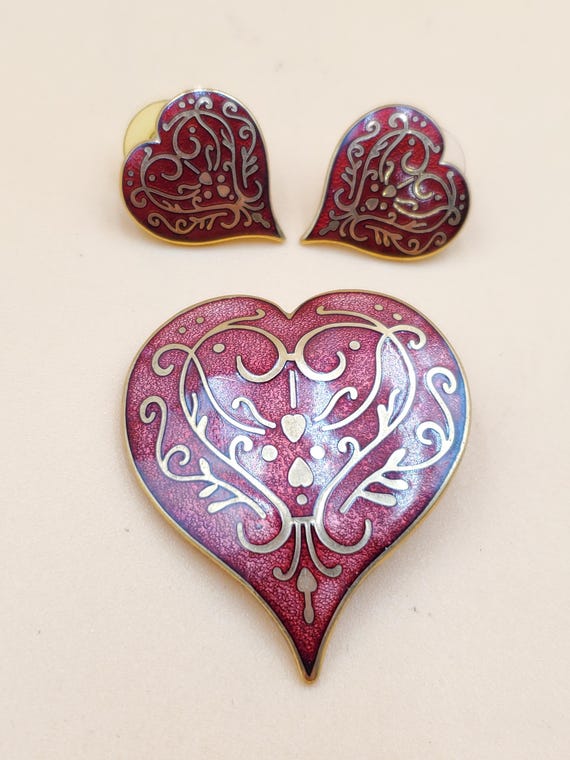 Vintage MMA 1985 Gold Tone Red Enamel Heart Brooch With 