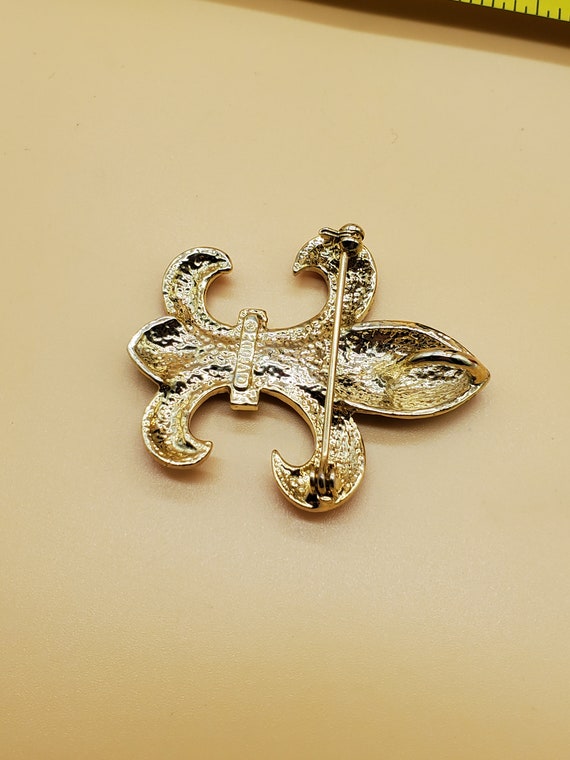 vintage enamel Fleur-de-lis brooch - image 7