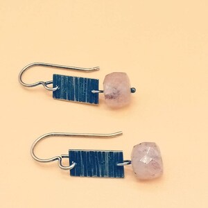 Vintage sterling silver dangling earrings with rose quartz bottom