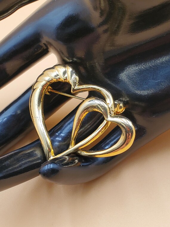 Vintage gold tone double interlocking hearts broo… - image 3