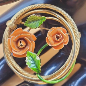 Vintage Gold plated enamel flower wreath brooch