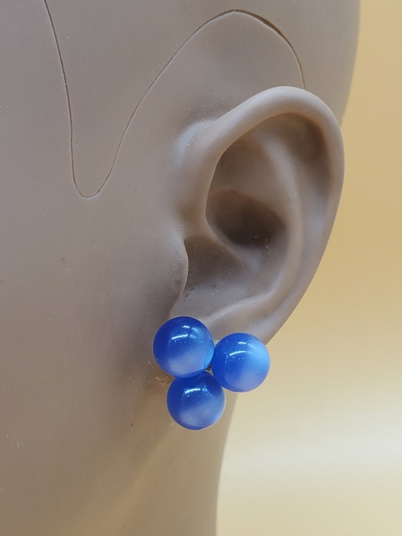 Vintage blue Moonglow beaded screw back earrings