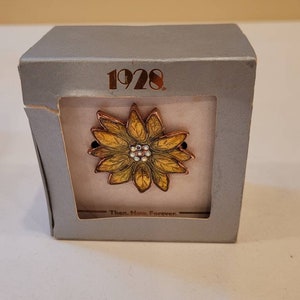 Vintage 1928 enamel rhinestone flower brooch in original box