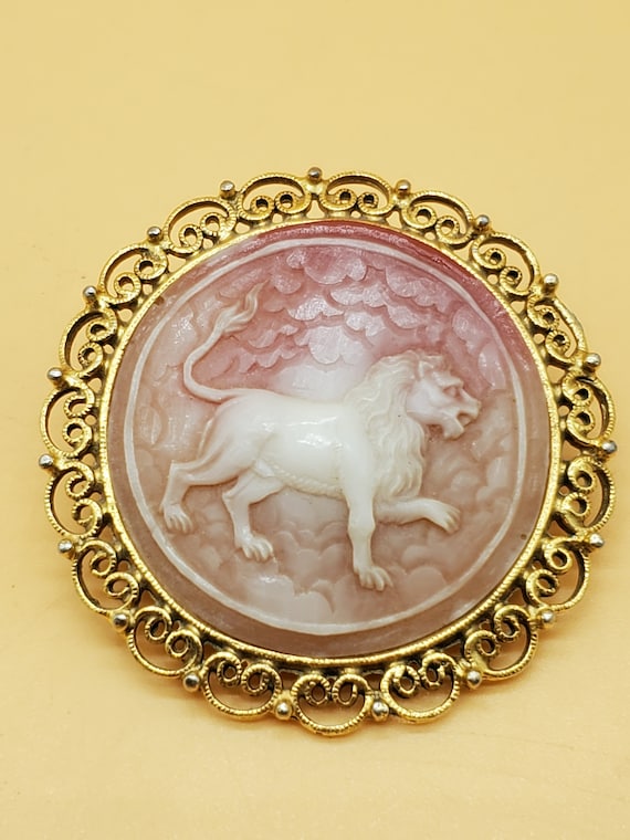 Vintage Leo the Lion faux Cameo brooch