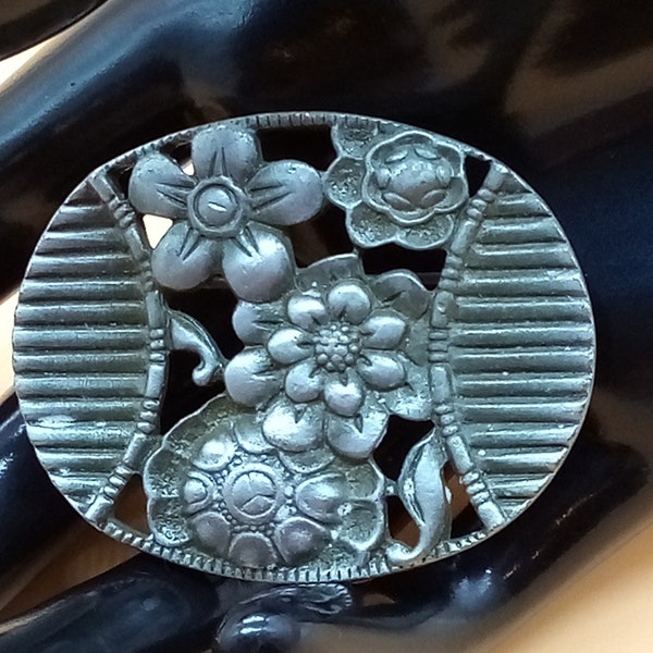 Vintage Sarah Coventry Canada pewter tone floral brooch