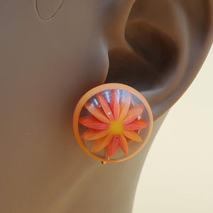 vintage Marvella 70&#39;s lucite flower dome clip on earrings