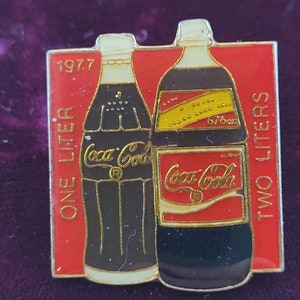 Vintage Coca-Cola 1977 2 liter collectors lapel pin