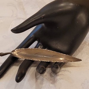 Vintage Stuart NYE 925 leaf brooch