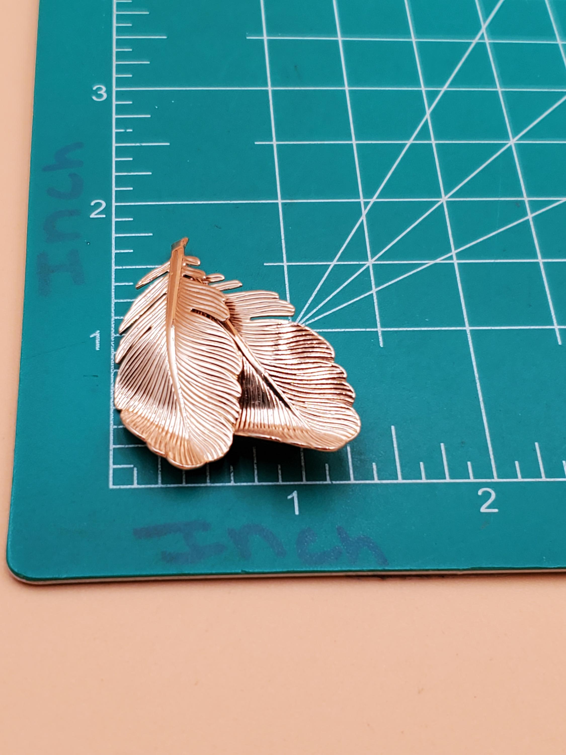 Belle broche forme de coeur Pierre blanche plaquer or prix 25 | Used - Good | CA$25.00 | Sainte-Julie, Quebec
