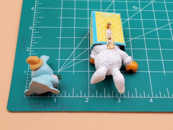 Vintage plastic Easter pin, select styles - image 9