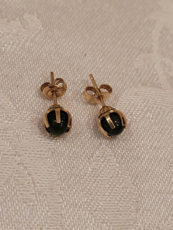 Vintage 14k yellow gold green stone post earrings - image 8