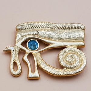 vintage gold tone Egyptian eye of Horus brooch
