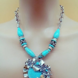 Vintage Southwestern silver tone faux Turquoise chunky necklace
