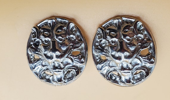 vintage heraldic leaf scroll face disc clip on ea… - image 1