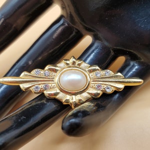 vintage simple gold tone faux pearl clear rhinestone sunburst brooch