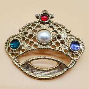 vintage gold tone rhinestone faux pearl crown brooch