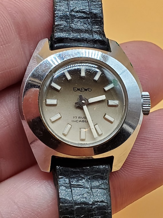 Vintage EMEWO 17 Rubis Inca Bloc Swiss Made Wind up Watch, WORKS